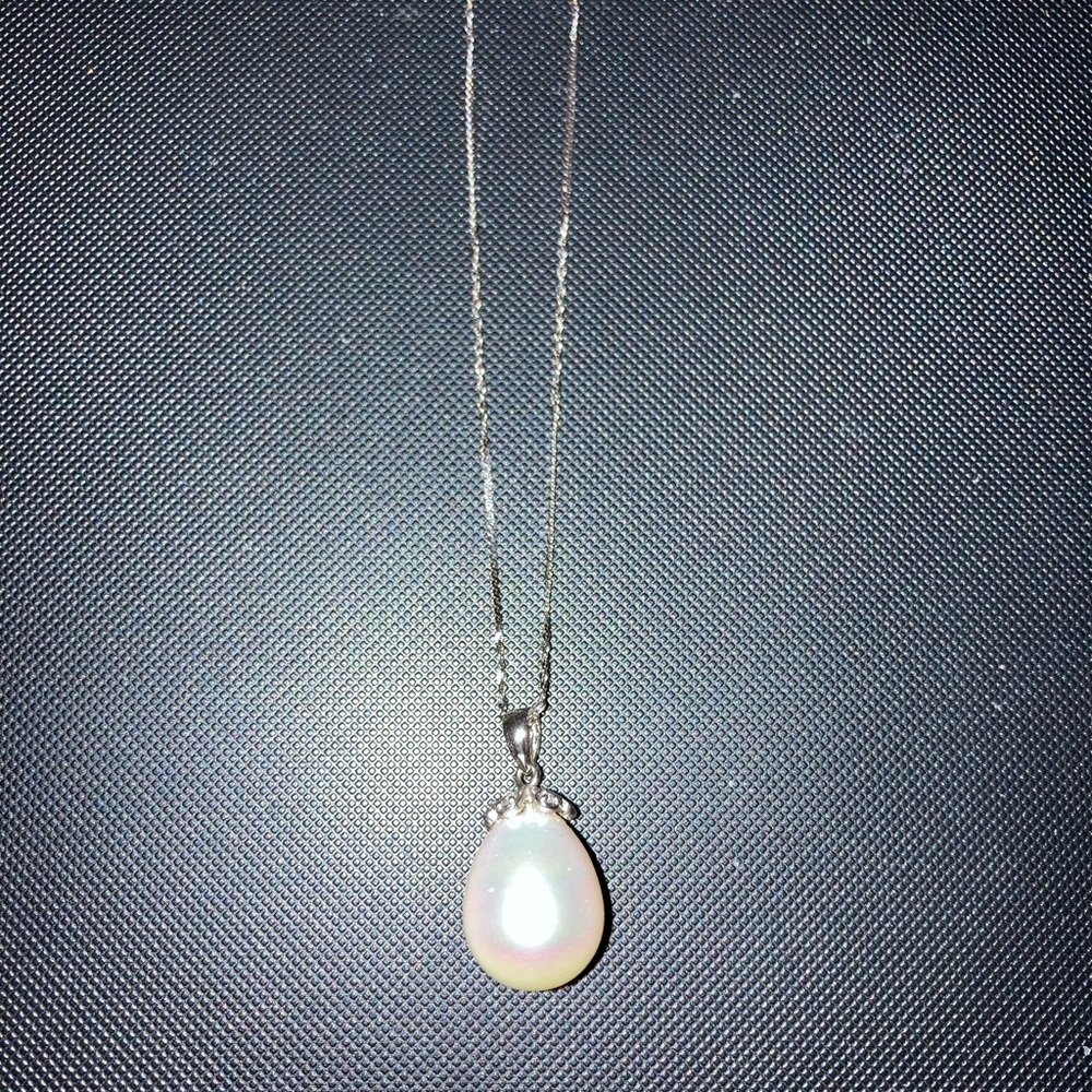 Sterling silver necklace with large cultured pearl pendant